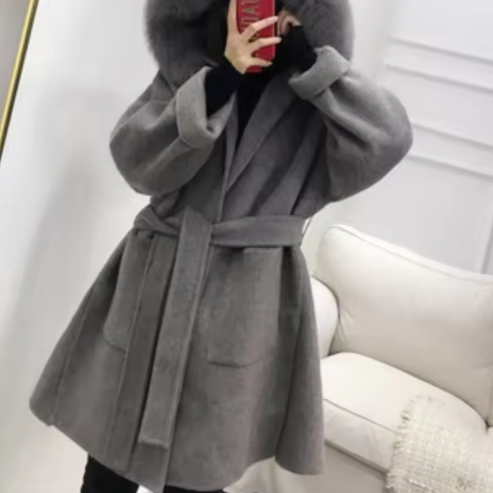 Fashion Oversize Ladies Outerwear Real Fur Coat (Wool/Fox Fur) - Picture 2 of 5